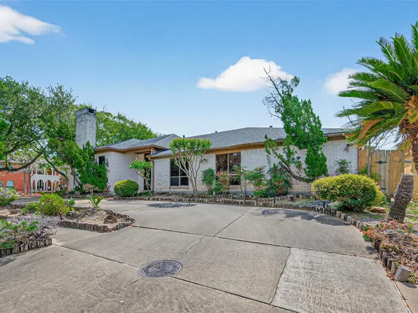 8103 Lake Edge Ct, Houston, TX 77071