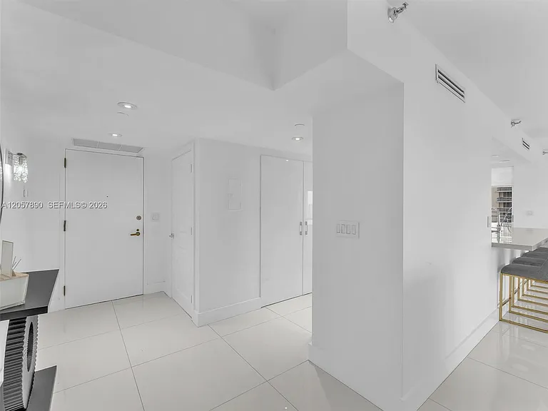 19707 Turnberry Way #21D — Photo 5