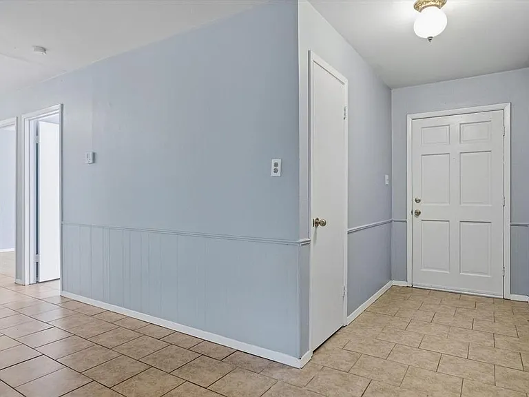 908 W State Highway 243 — Photo 14