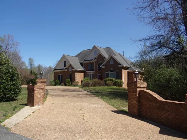 98 Peacock Station Dr, Fredericksburg, VA 22406