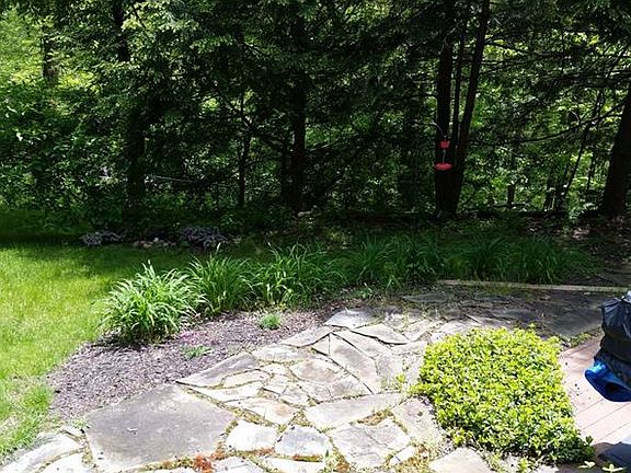 4th image of 2421 Willow Dr