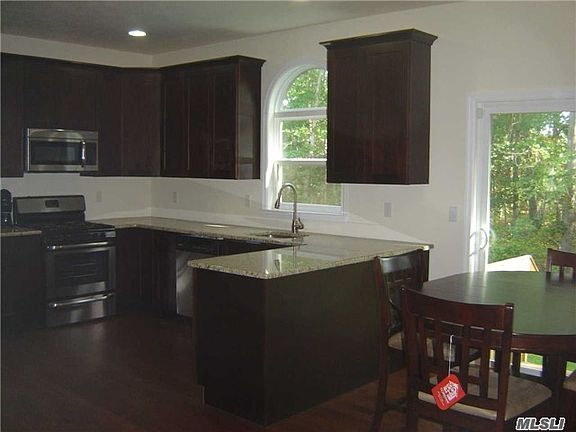 5th image of 14 Old Orchard Ct