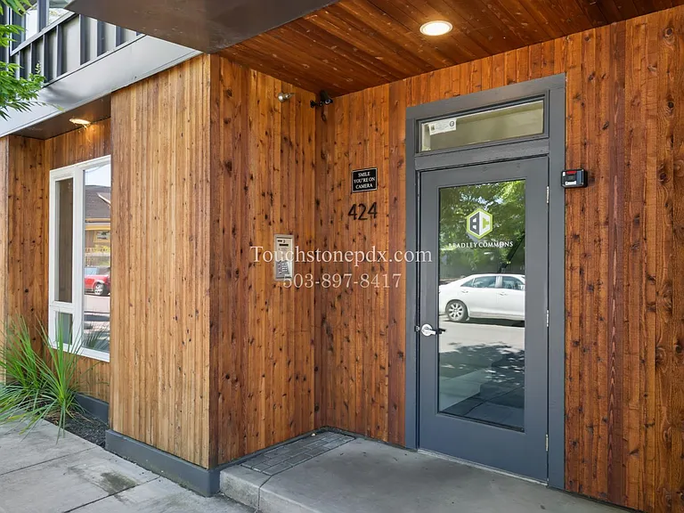 424 NE Jessup St #4 — Photo 22