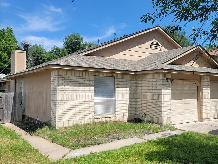 1306 York Castle Dr #B — Photo 2