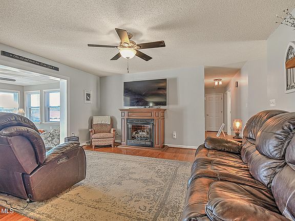 3rd image of 139 Millstone Dr