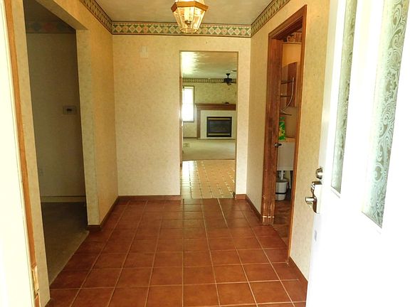 3rd image of 321 Meadowlark Dr