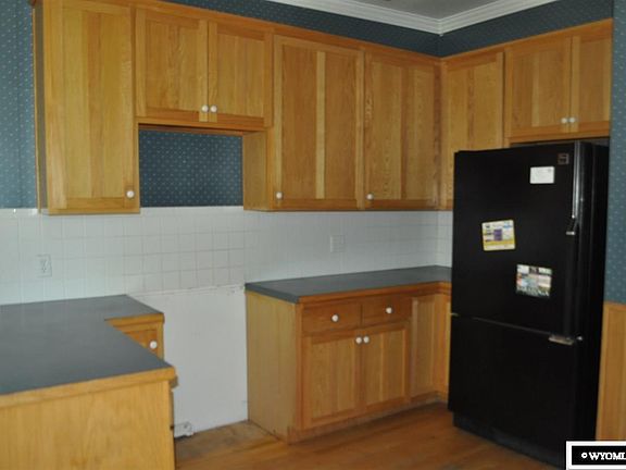5th image of 203 E Walnut Ave