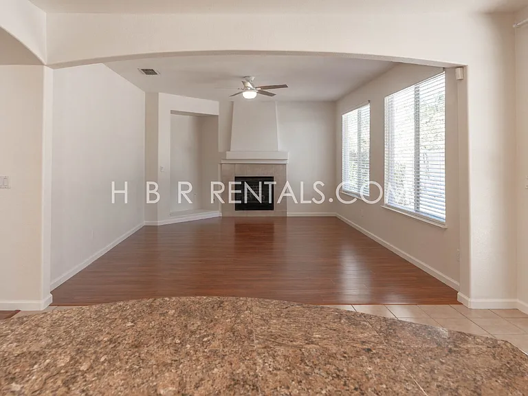2417 Veneto Ln — Photo 11
