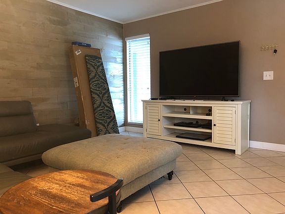 5th image of 611 Poinsettia Ave APT 101