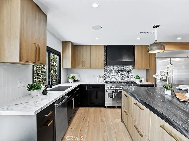 3889 Humboldt Dr — Photo 8