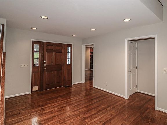 3rd image of 3833 Chimney Hill Dr