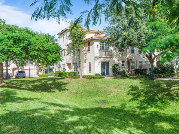 118 N Longport Circle #D2, Delray Beach, FL 33444