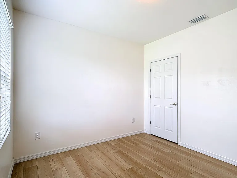 3230 33rd Ave NE — Photo 12