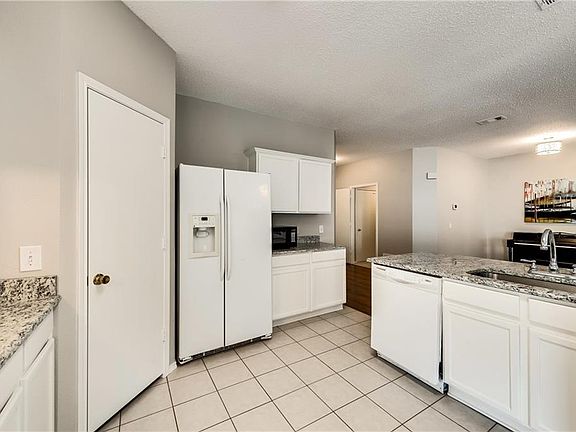 5th image of 916 Greenbend Dr