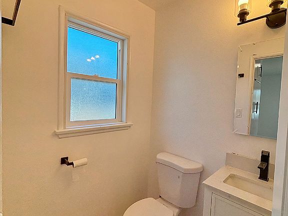 5th image of 1512 W 5th St #1512