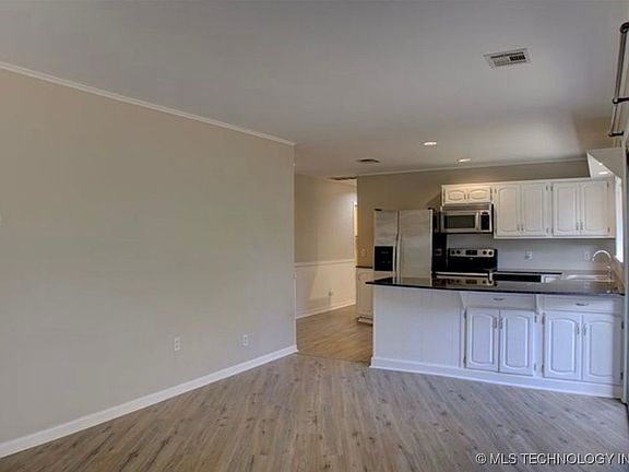 3rd image of 3807 S Marion Ave