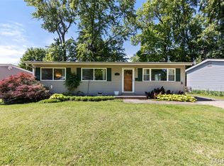 1040 Kostka Ln, Florissant, MO 63031