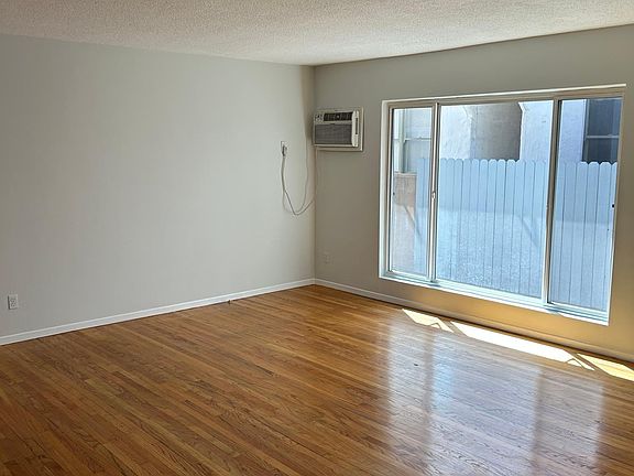 4th image of 1116 S Wooster St APT 1