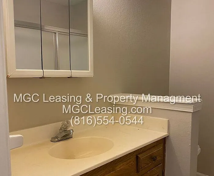 515 Sky Vue Dr #D — Photo 8