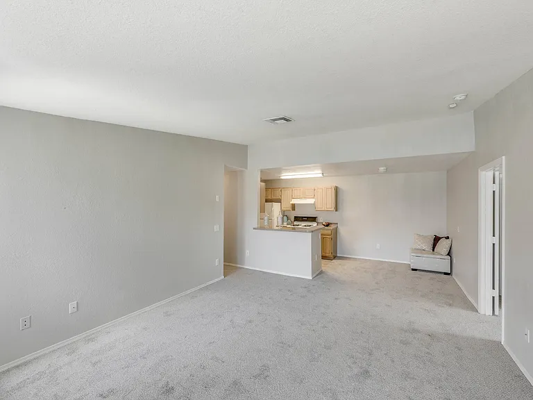 10237 Eastern Lake Ave — Photo 2
