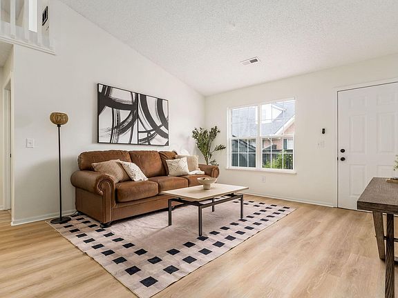 4th image of 976 Kingsbury Ct