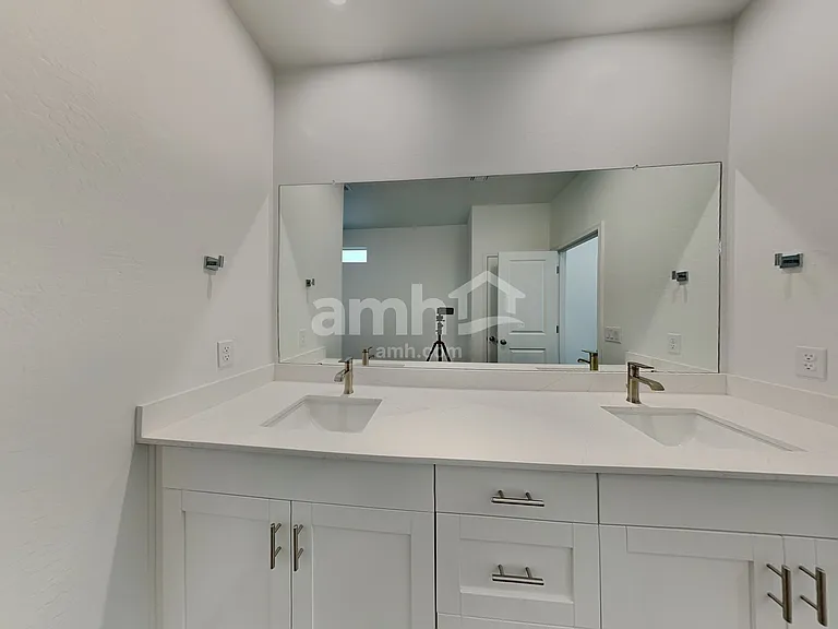 17166 W Lawrence Ln — Photo 9