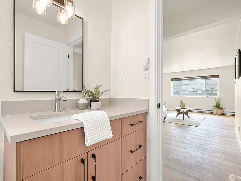 810 Irving St — Photo 9
