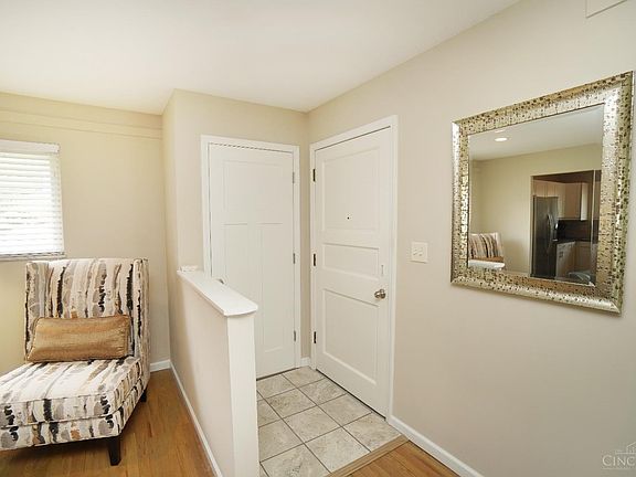 5th image of 3589 Grandview Ave