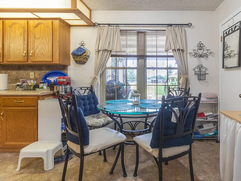 dining area in kitchen