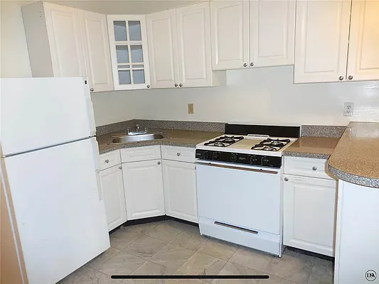 Rented by City Connections Realty | media 18