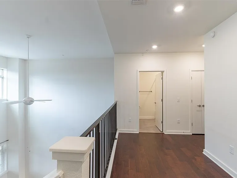 6700 Menchaca Rd #20 — Photo 9