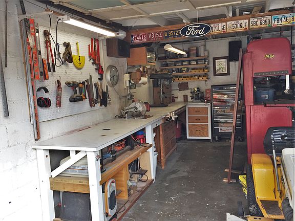 2nd image of 2748 Eastmoreland Dr