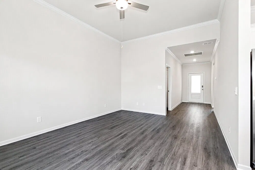 3 bed, 2.0 bath, 1316 sqft, $1,660 — Photo 3