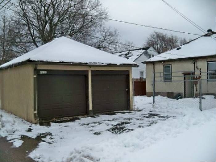 garage & fenced back yard