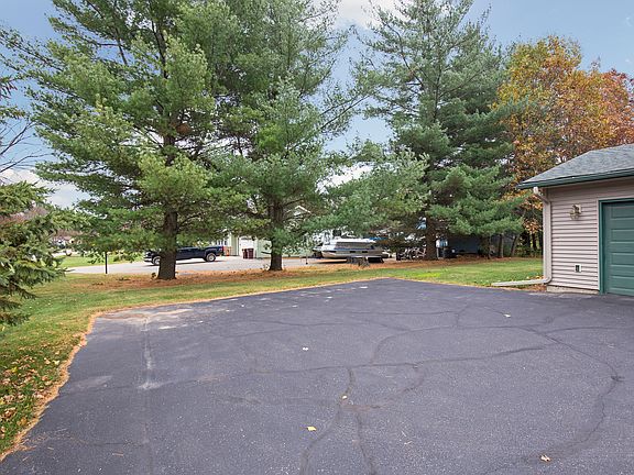 3rd image of 15720 Upper 194th St E