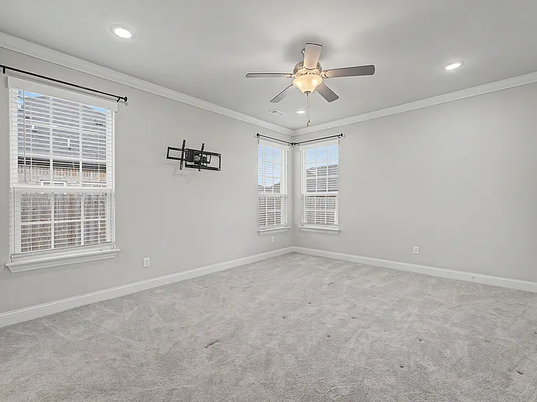 431 Linda Ln — Photo 6