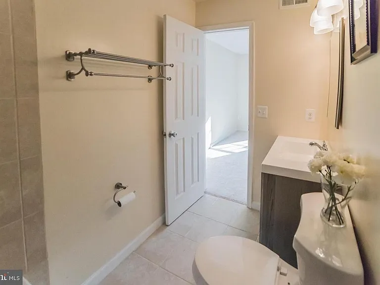 4112 Silver Park Ter — Photo 17