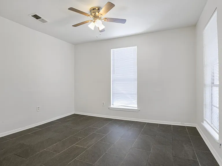 2402 Louisiana Ave — Photo 8
