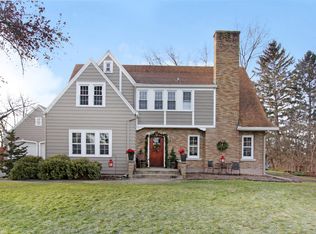 3844 Cascade Rd SE, Grand Rapids, MI 49546