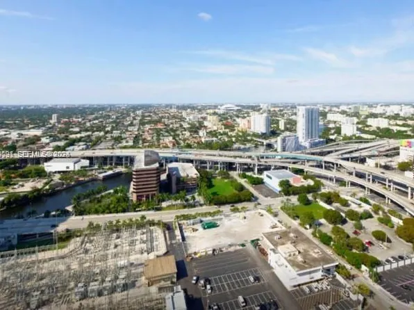 90 SW 3rd St APT 3807, Miami, FL 33130