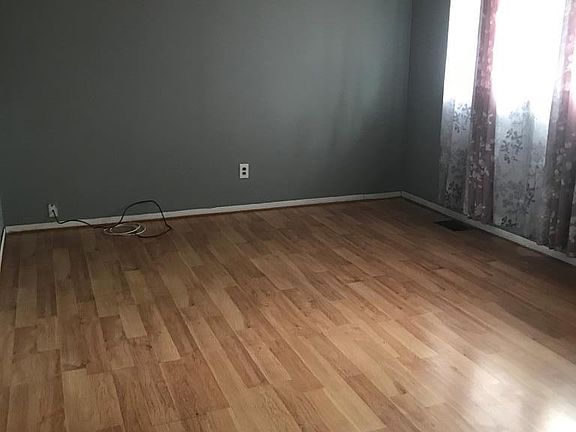 3rd image of 301 Byron Ct