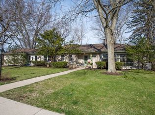 1111 Oxford Rd, Deerfield, IL 60015