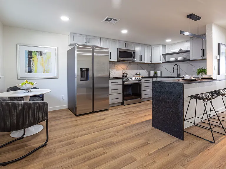 Atrium Apartments — Photo 6