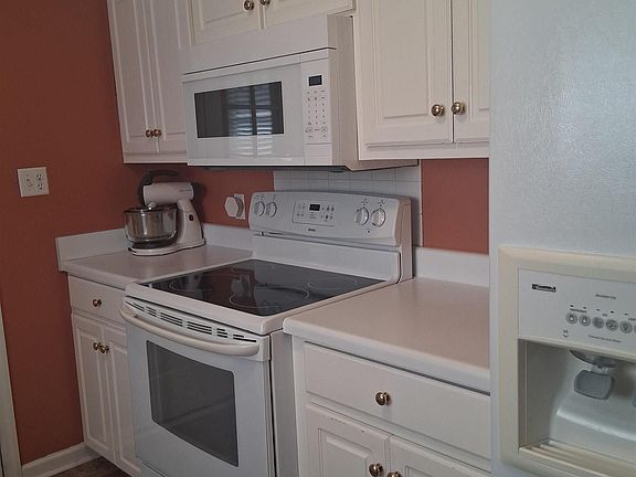 4th image of 266 Lakewood Dr