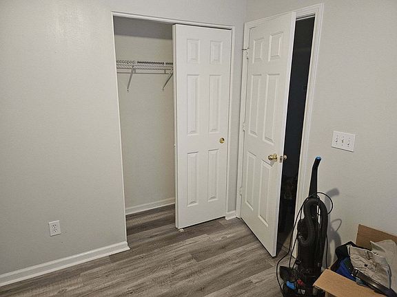 4th image of 5044 Carrington Ct