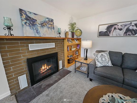 4th image of 303 Y St SE