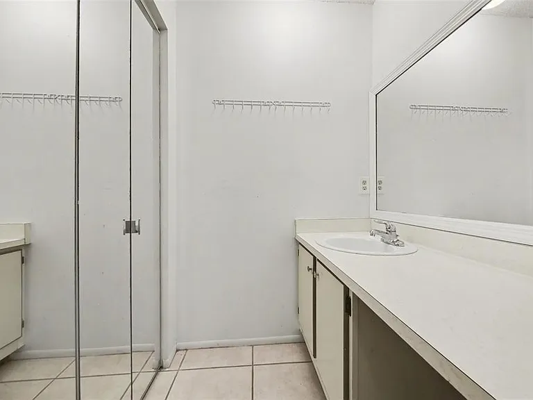 5033 Loyola Ln — Photo 19