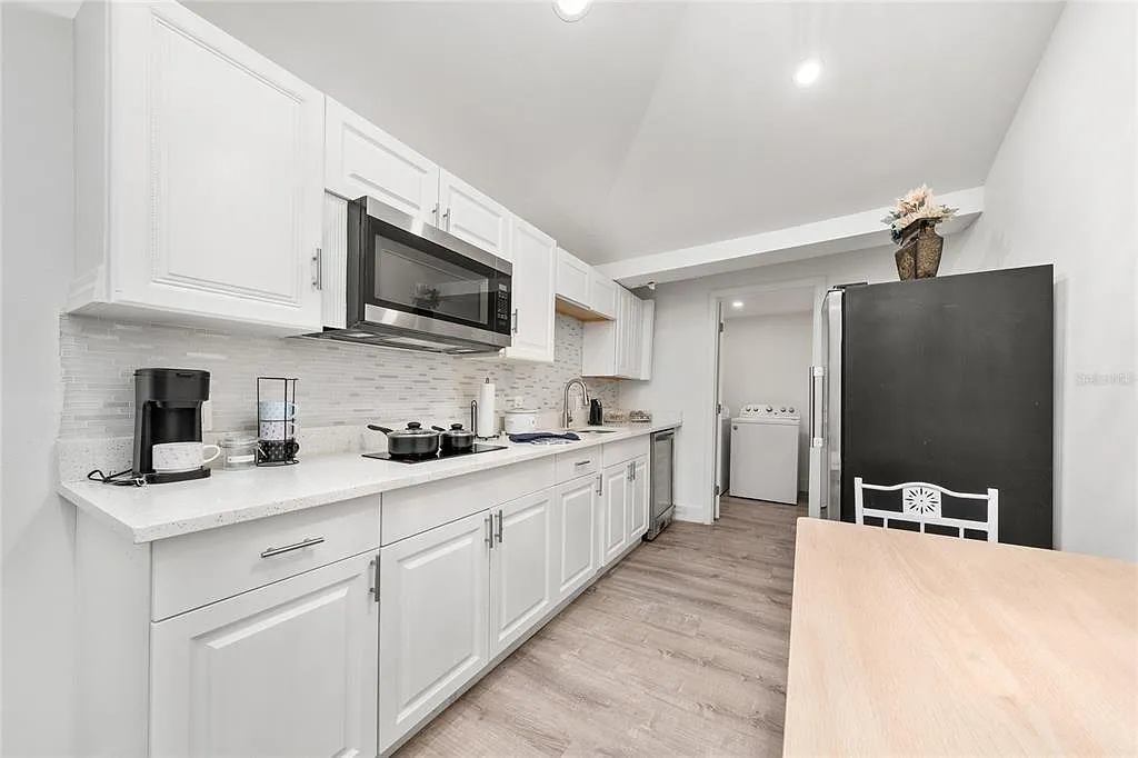 711 Briarcliffe St — Photo 3