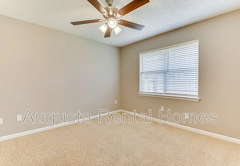 208 Stonington Dr — Photo 39