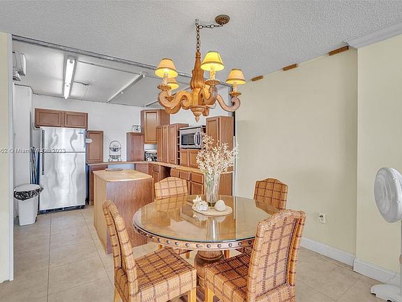 4th image of 2780 NE 183rd St APT 1115